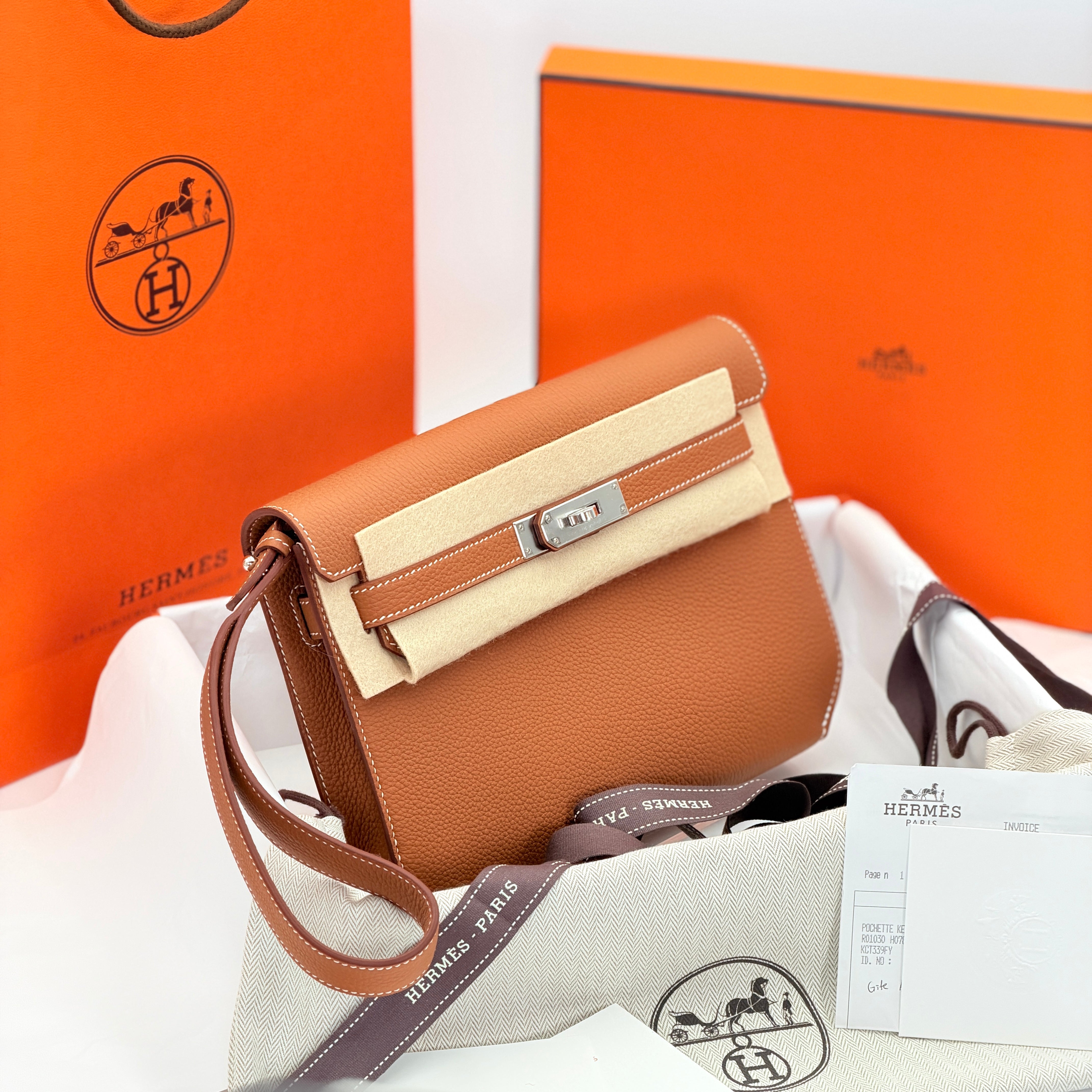 Hermès Kelly Depeches 25 Pouch Togo Gold PHW