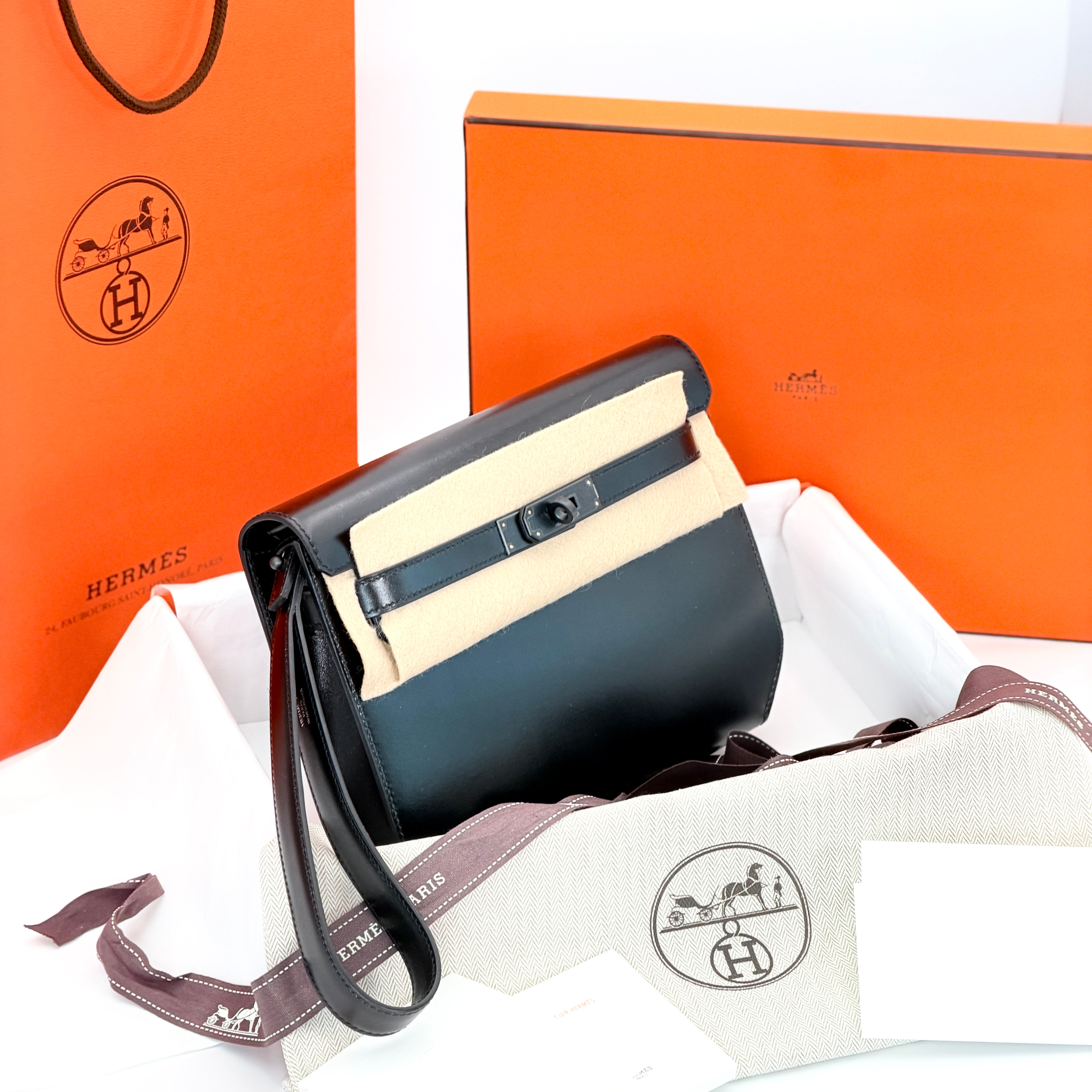 Hermès Kelly Depeches 25 Pouch Black Box Calfskin Black Monochrome PVD (Limited Edition)