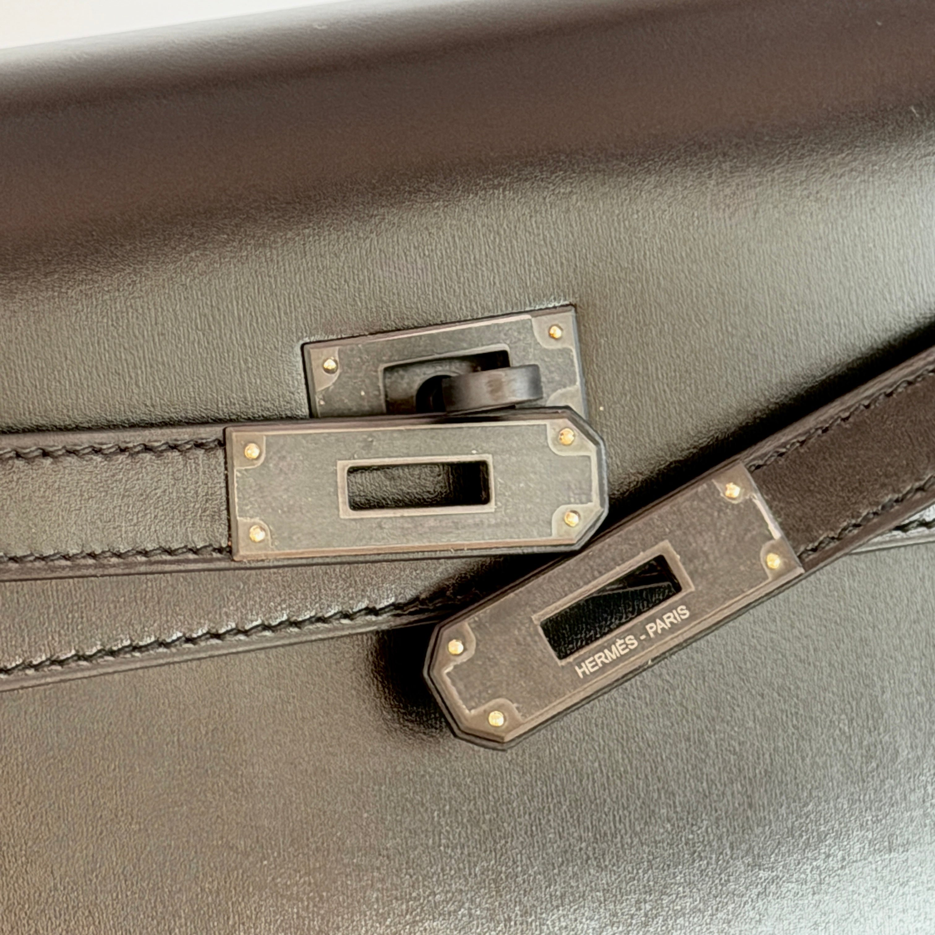 Hermès Kelly Depeches 25 Pouch Black Box Calfskin Black Monochrome PVD (Limited Edition)