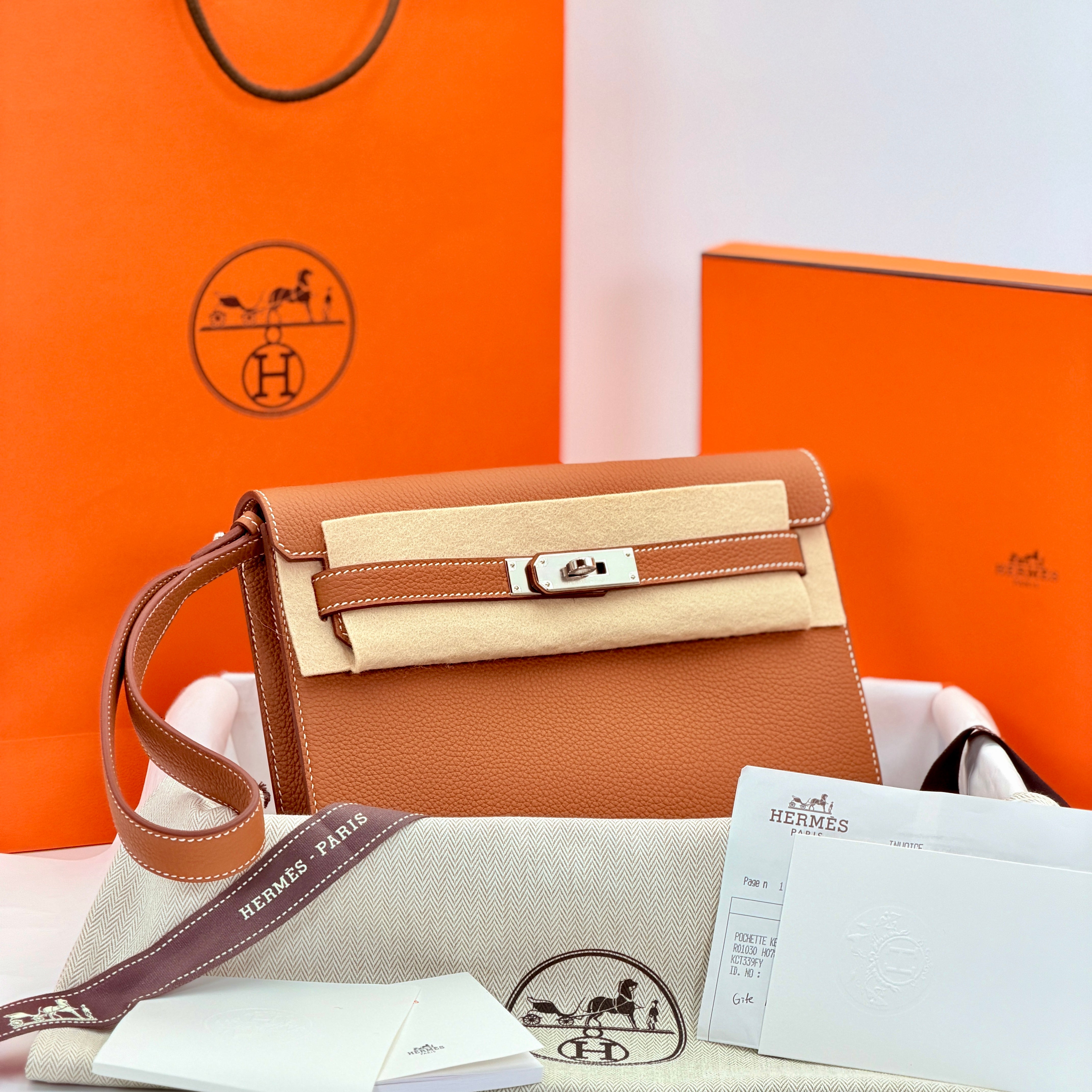 Hermès Kelly Depeches 25 Pouch Togo Gold PHW